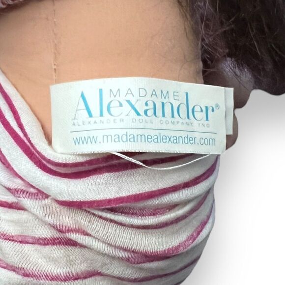 Madame Alexander 18” Brunette And Brown Eyes Crop Top Skirt Girl Doll - 2007 - Picture 8 of 11